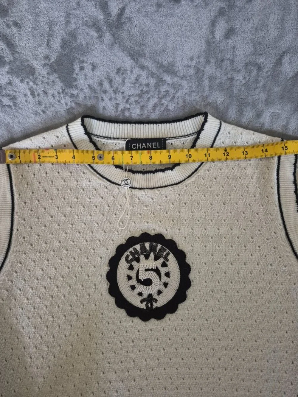 CHANEL 2024 Ivory Black Knit Sweater Top Beaded CC No. 5 Logo Size 40 New